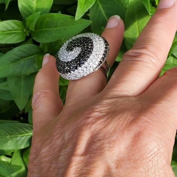 Joan Boyce Dazzling‎ Cocktail Ring 7 - Picture 1 of 12